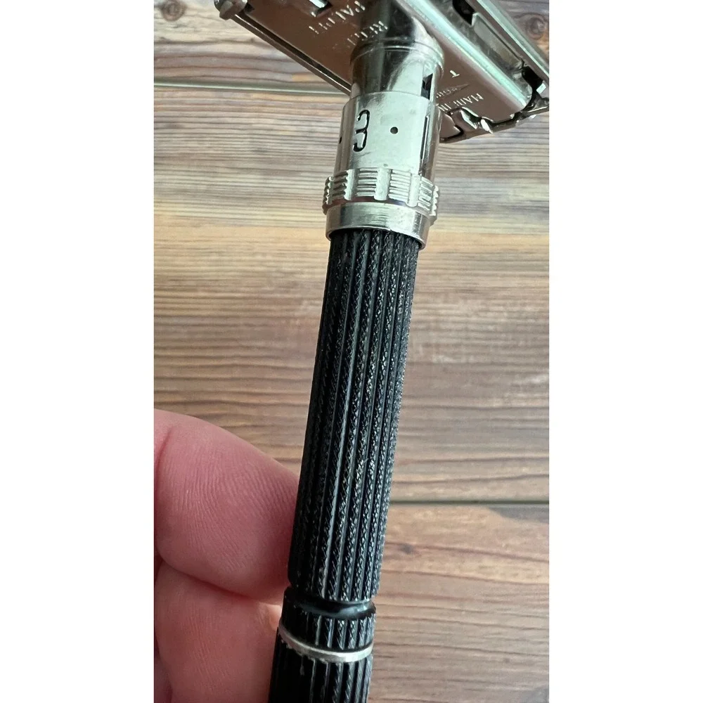 Vintage 1973 Gillette Black Beauty Adjustable Safety Razor T-2 TTO Double Edge